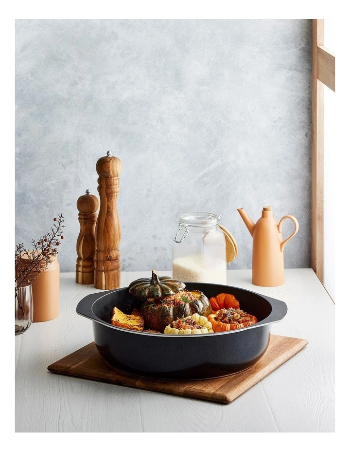 Bessemer Non-Stick Round Cook n Bake 37cm in Black image 2