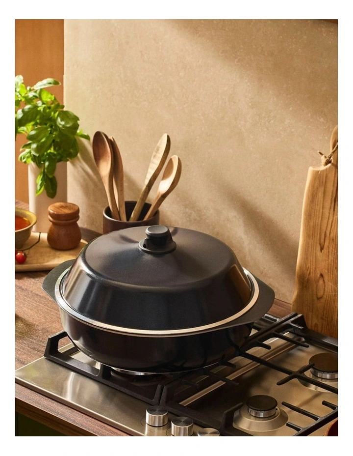 Bessemer Non-Stick Round Cook n Bake 37cm in Black image 3