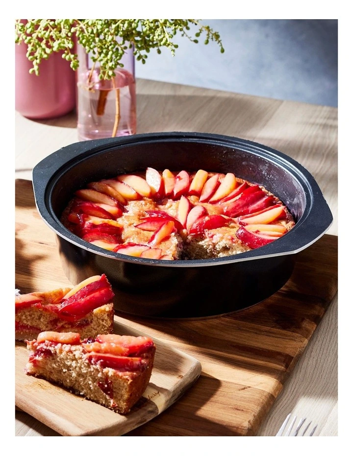 Bessemer Non-Stick Dutch Oven 28cm in Black image 2