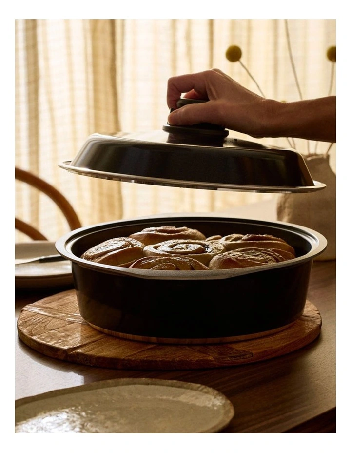 Bessemer Non-Stick Dutch Oven 28cm in Black image 4