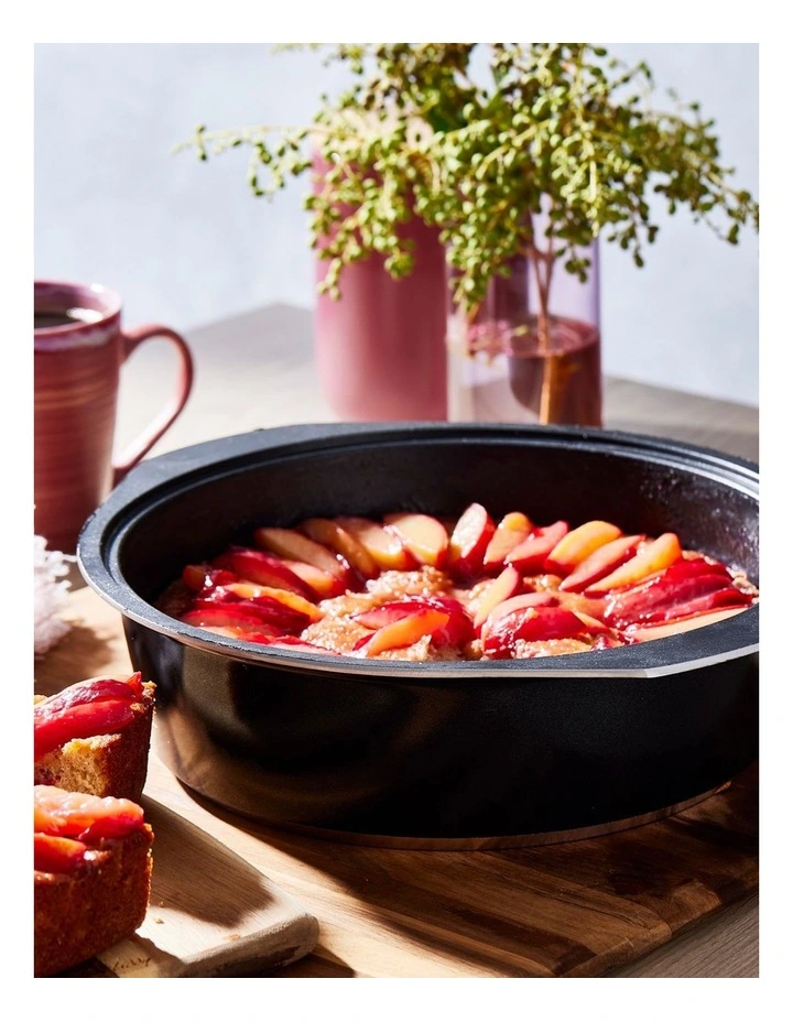 Bessemer Non-Stick Dutch Oven 28cm in Black image 6