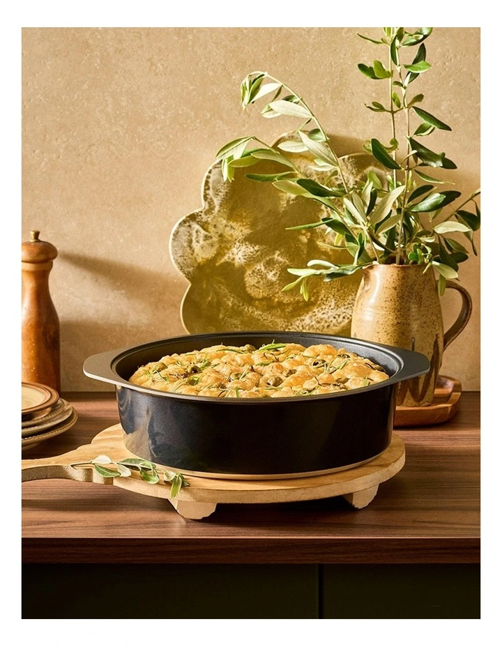 Bessemer Non-Stick Dutch Oven 32cm in Black image 2