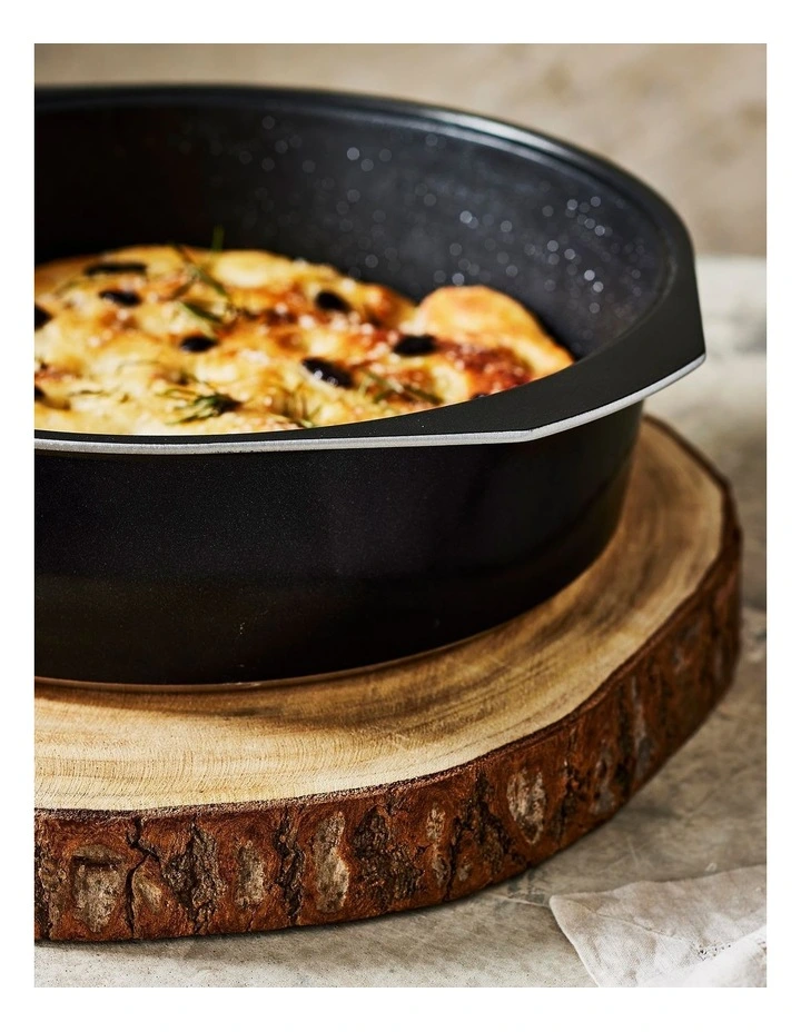 Bessemer Non-Stick Dutch Oven 32cm in Black image 2