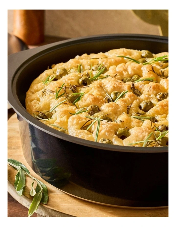 Bessemer Non-Stick Dutch Oven 32cm in Black image 3