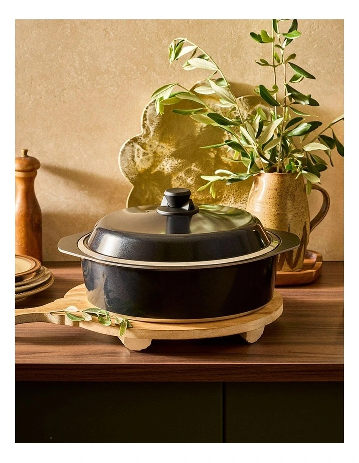 Bessemer Non-Stick Dutch Oven 32cm in Black image 4
