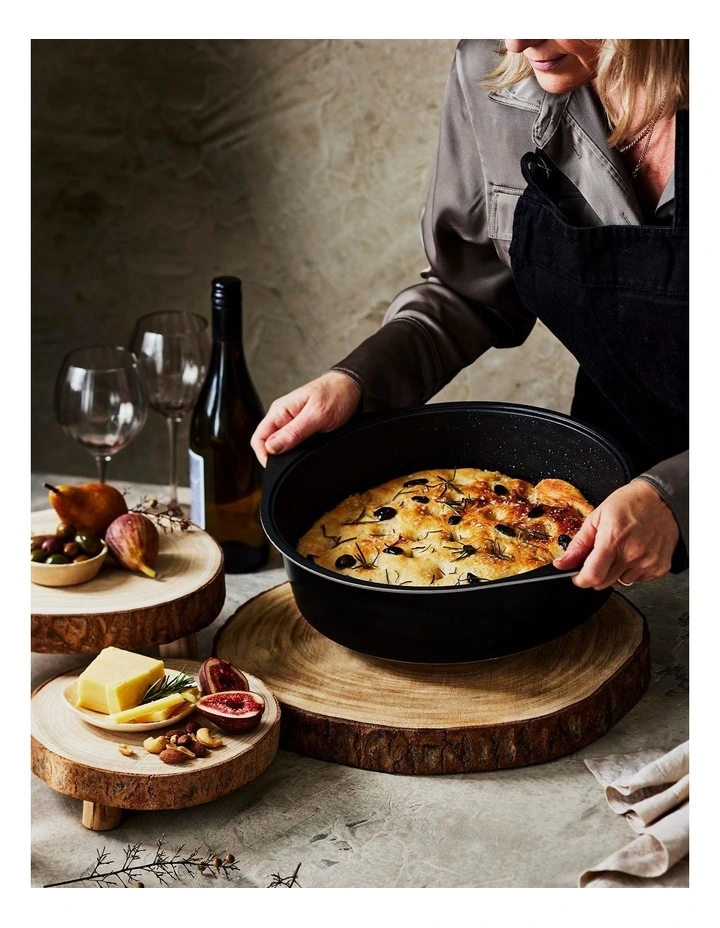 Bessemer Non-Stick Dutch Oven 32cm in Black image 4