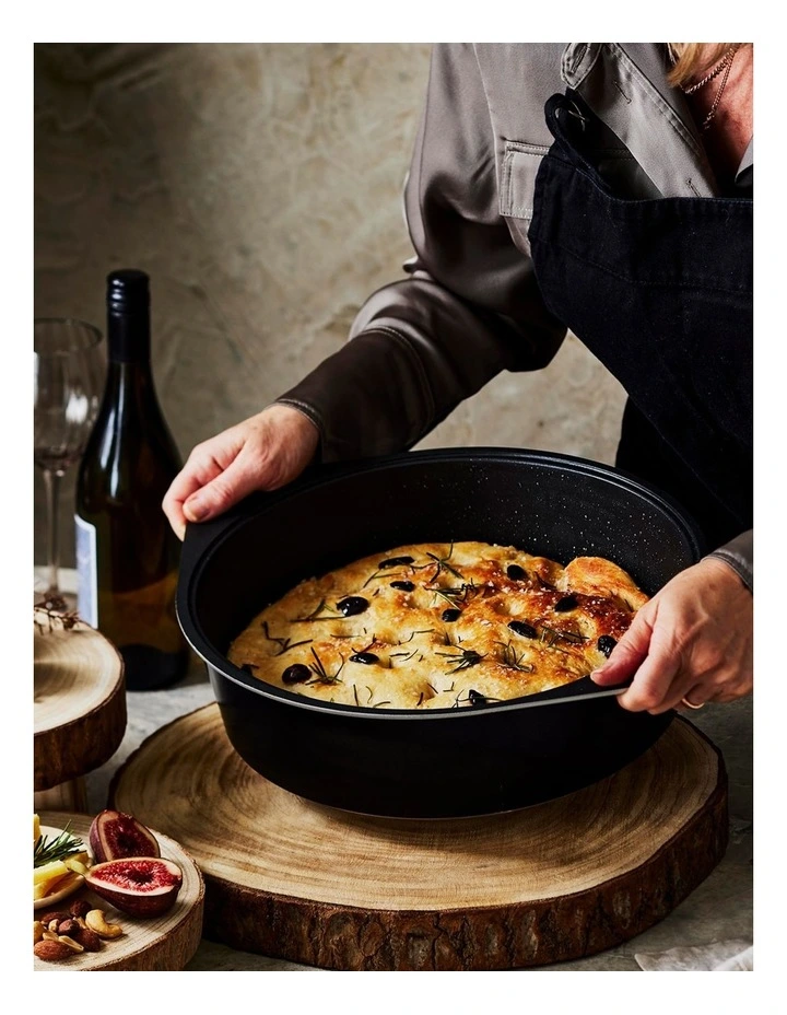 Bessemer Non-Stick Dutch Oven 32cm in Black image 5