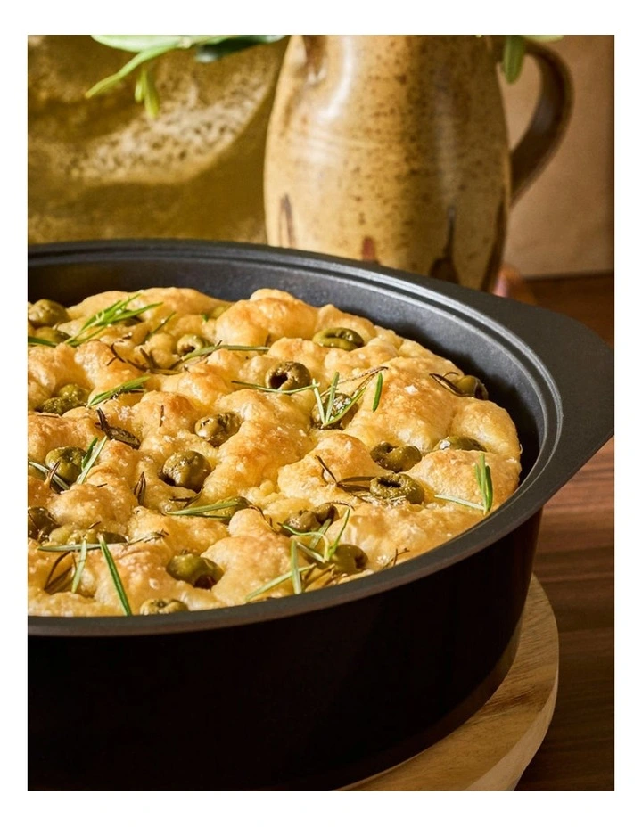 Bessemer Non-Stick Dutch Oven 32cm in Black image 6