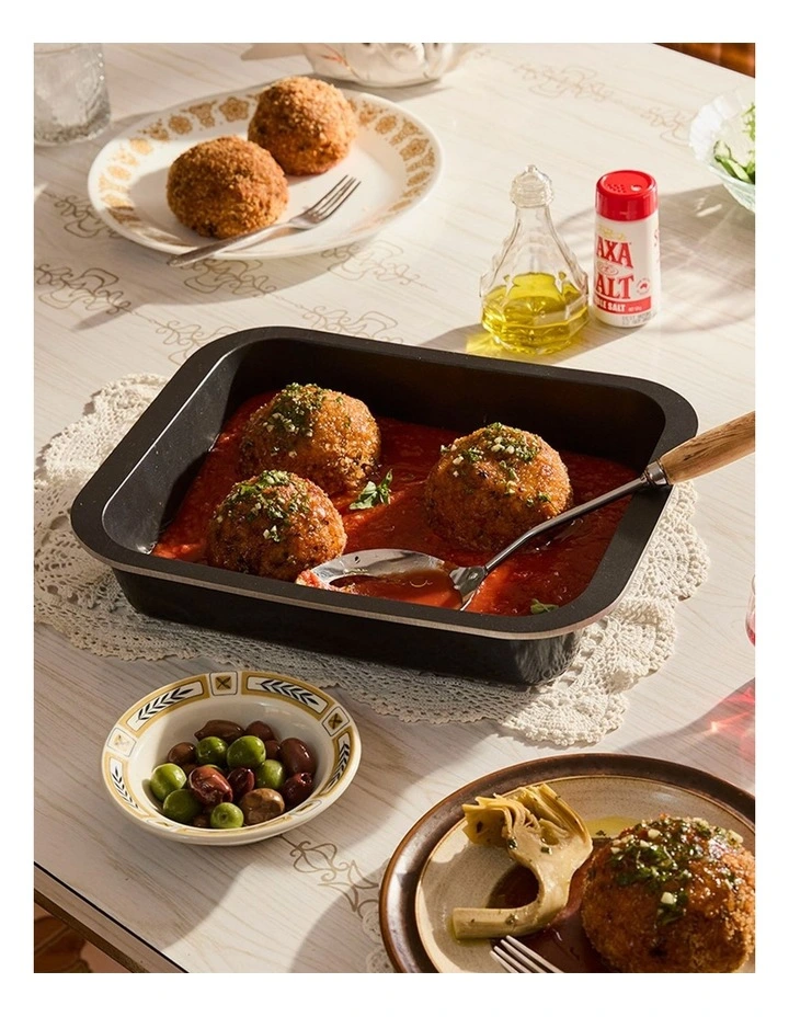 Bessemer Non-Stick Roaster 32cm in Black image 2