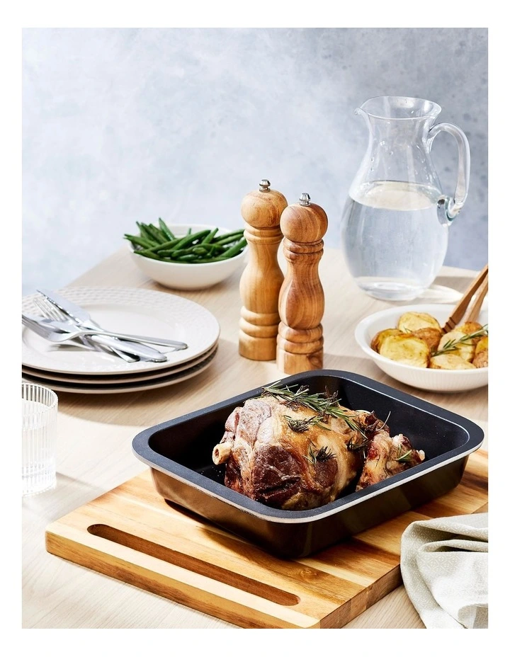 Bessemer Non-Stick Roaster 32cm in Black image 3