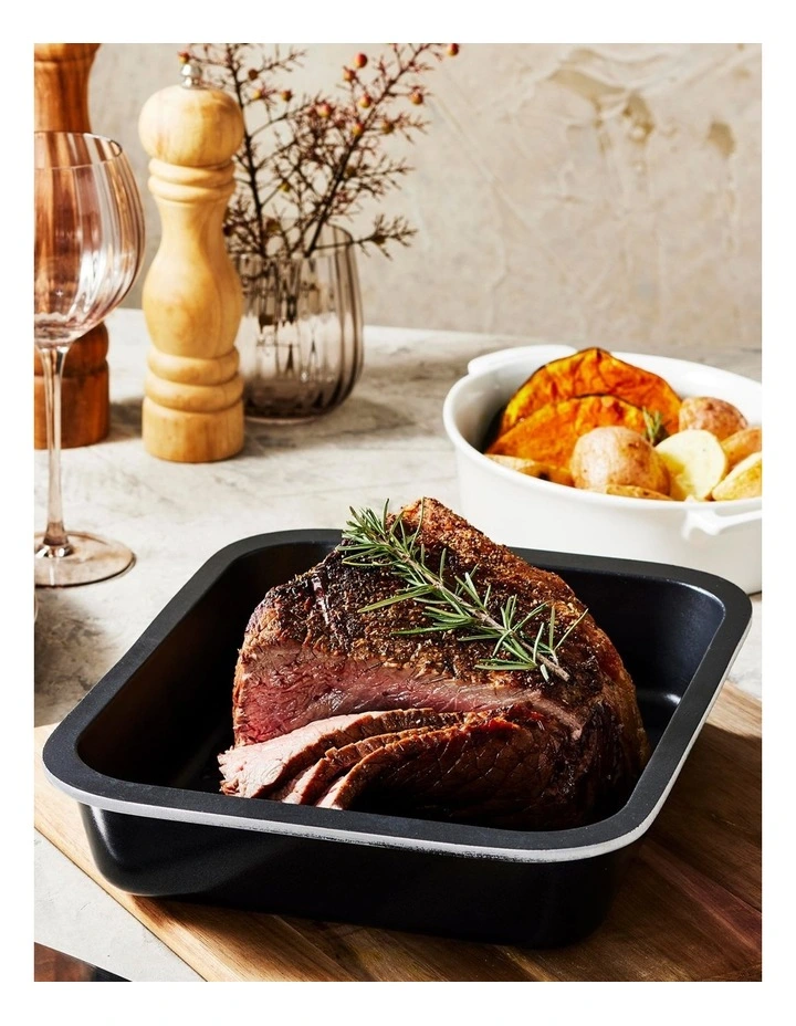 Bessemer Non-Stick Roaster 32cm in Black image 4