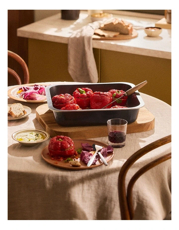 Bessemer Non-Stick Roaster 40cm in Black image 2