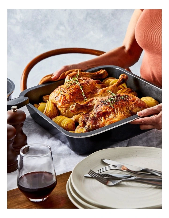 Bessemer Non-Stick Roaster 40cm in Black image 2