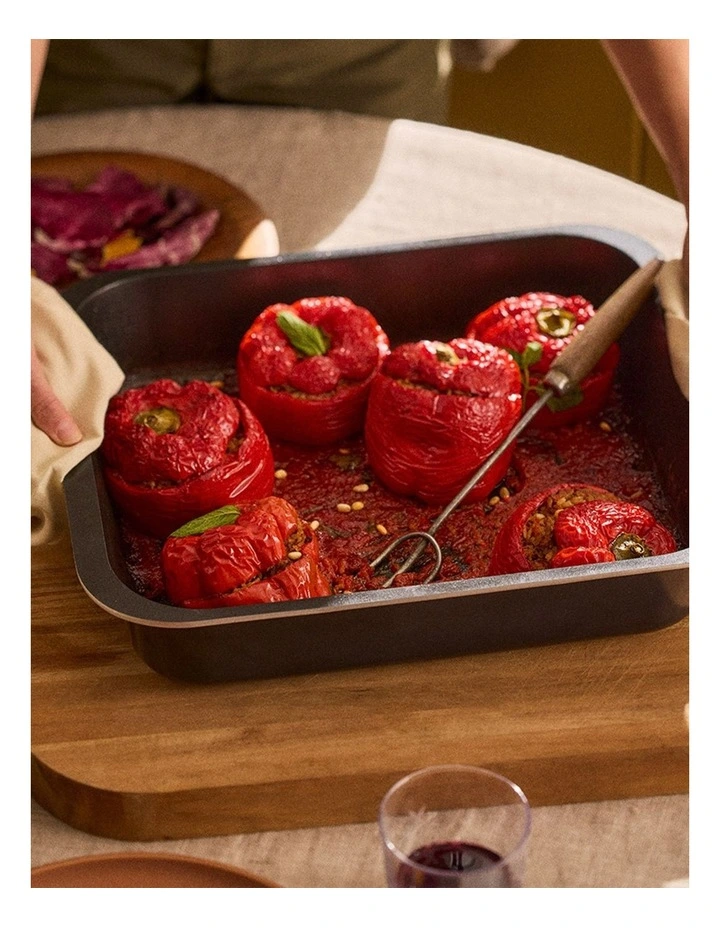 Bessemer Non-Stick Roaster 40cm in Black image 3