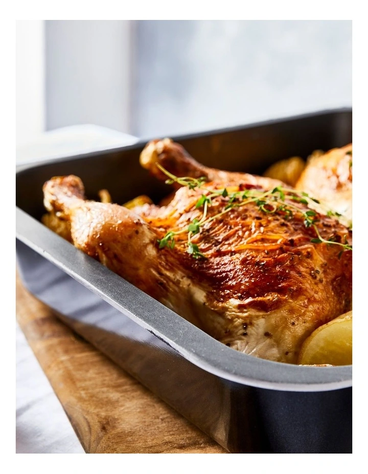 Bessemer Non-Stick Roaster 40cm in Black image 3