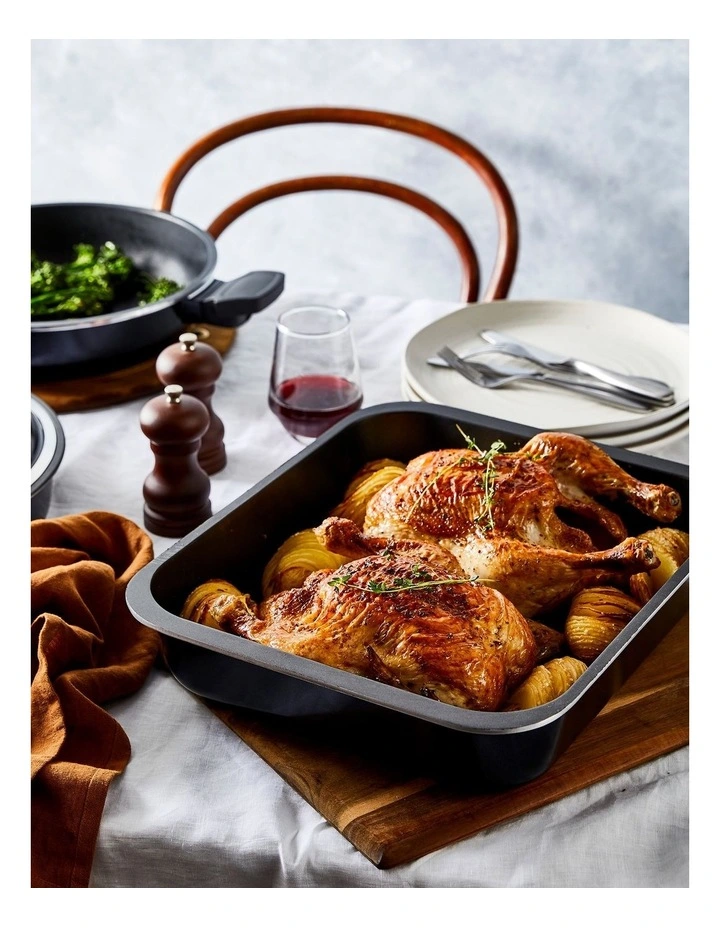 Bessemer Non-Stick Roaster 40cm in Black image 4