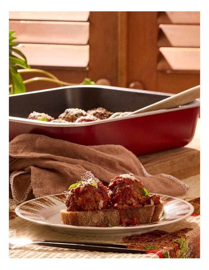 Bessemer Non-Stick Roaster 40cm in Red image 5