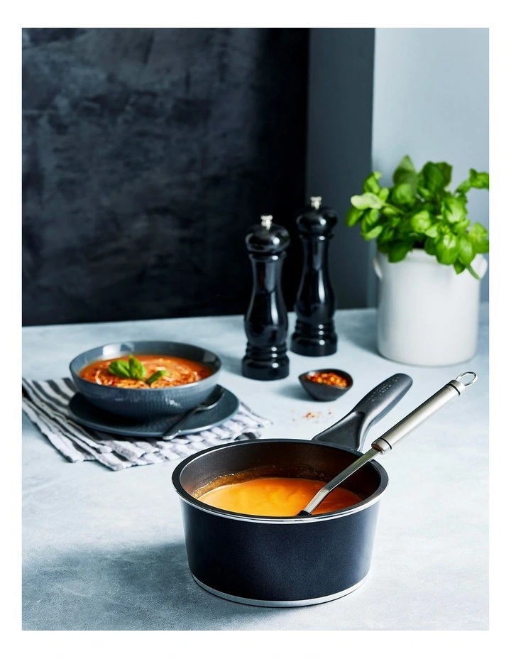 Bessemer Saucepan 20cm in Black image 2