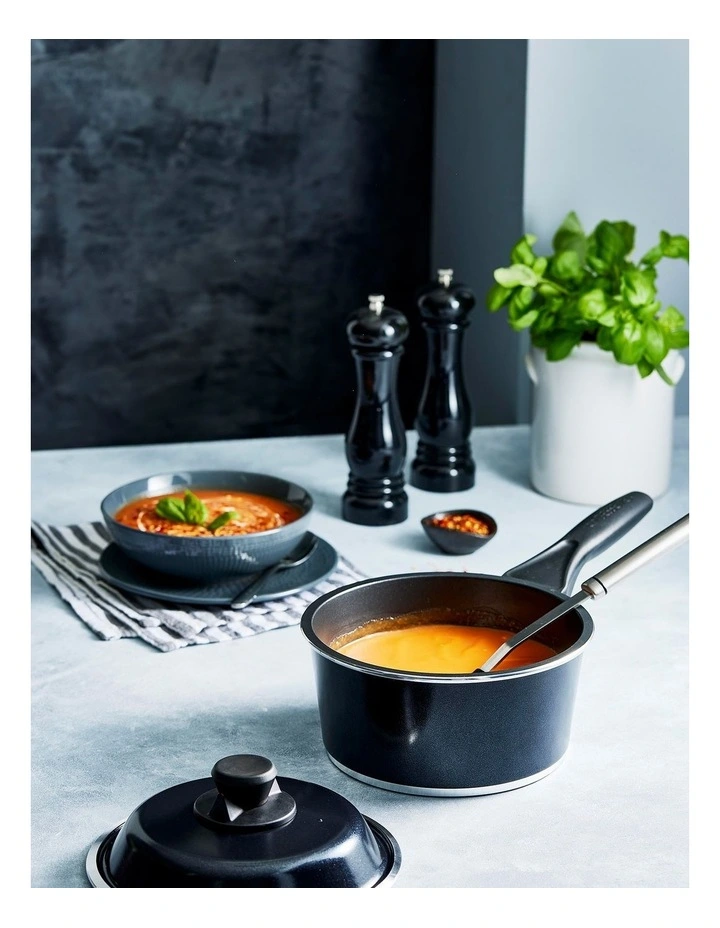 Bessemer Saucepan 20cm in Black image 3