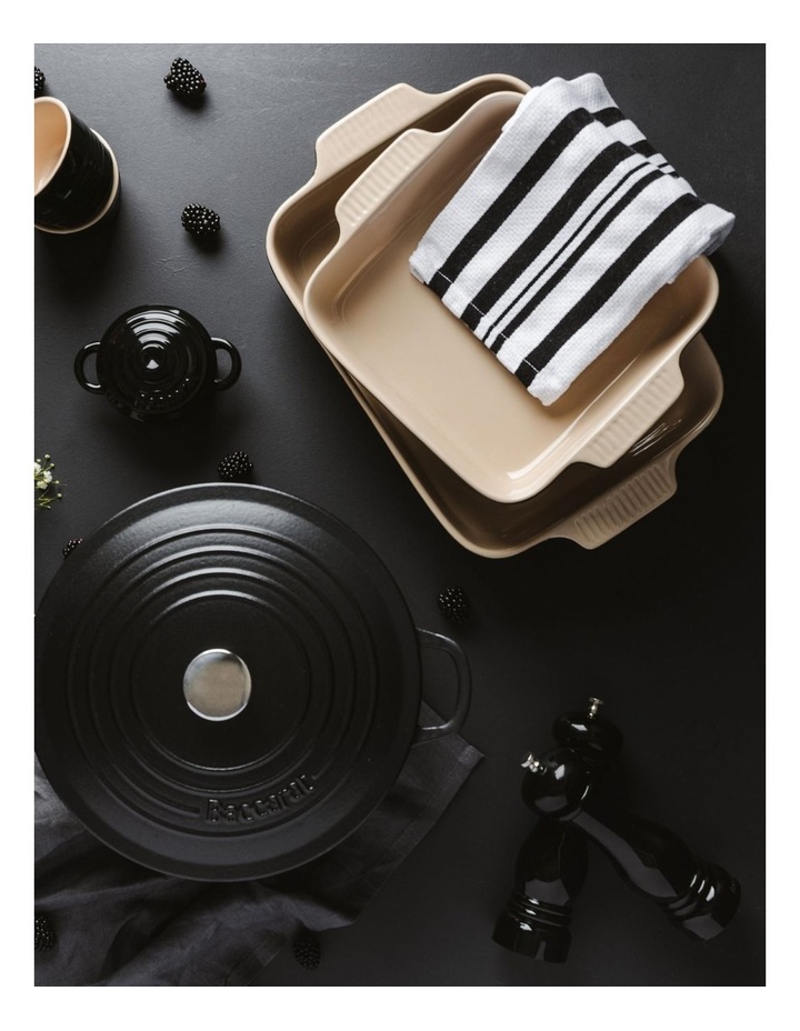 Baccarat Le Connoisseur Round French Oven 29cm 6.3L in Black image 3