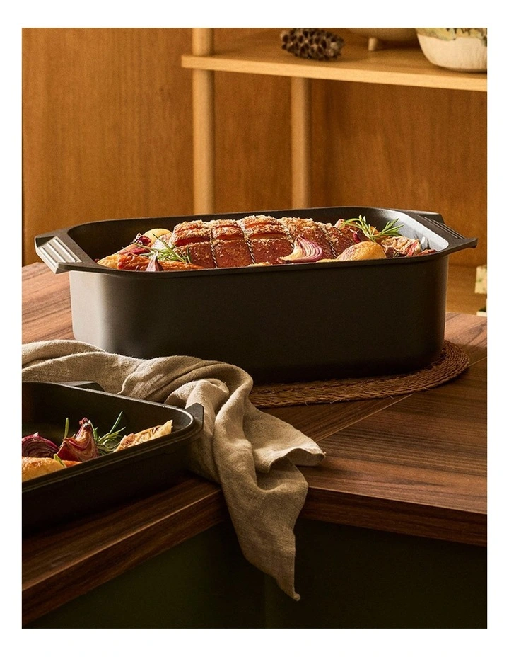 Bessemer Non-Stick Roaster And Grill 34cm in Black image 5