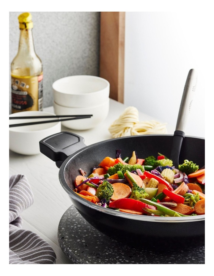 Bessemer Non-Stick Stir Frypan 32cm in Black image 4