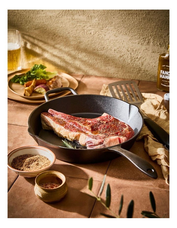 Grylt Cast Iron Frypan 32cm in Black image 4