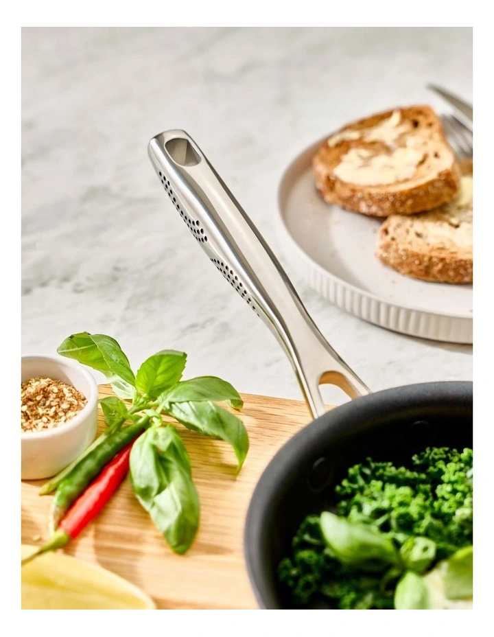 Baccarat iD3 Hard Anodised Frypan 16cm in Black image 4