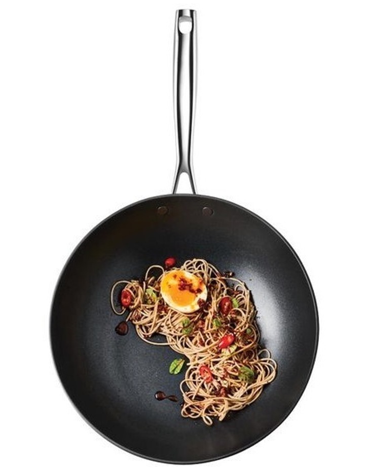 Baccarat iD3 Hard Anodised Stirfry Pan 28cm in Black image 2