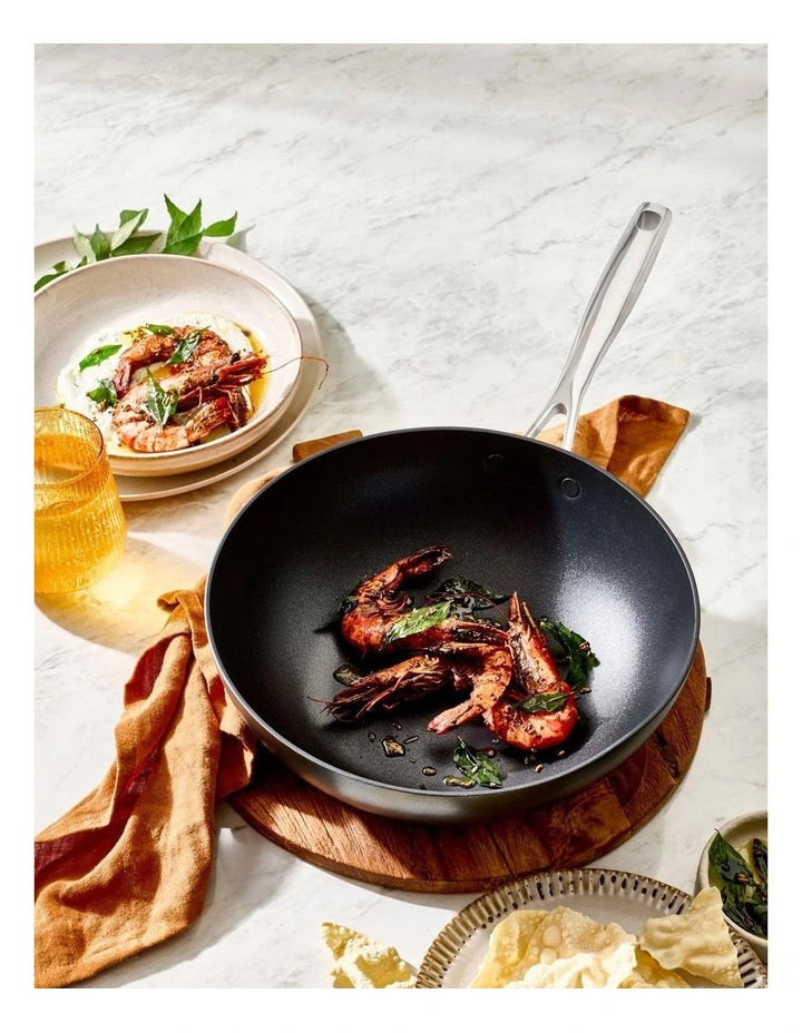 Baccarat iD3 Hard Anodised Stirfry Pan 28cm in Black image 3