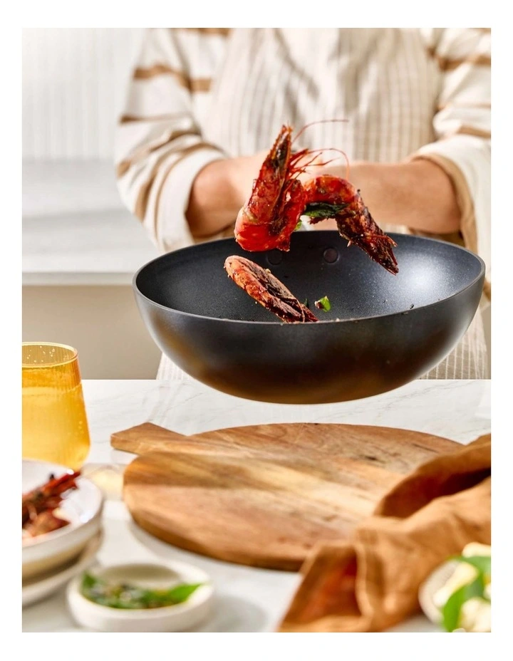 Baccarat iD3 Hard Anodised Stirfry Pan 28cm in Black image 5