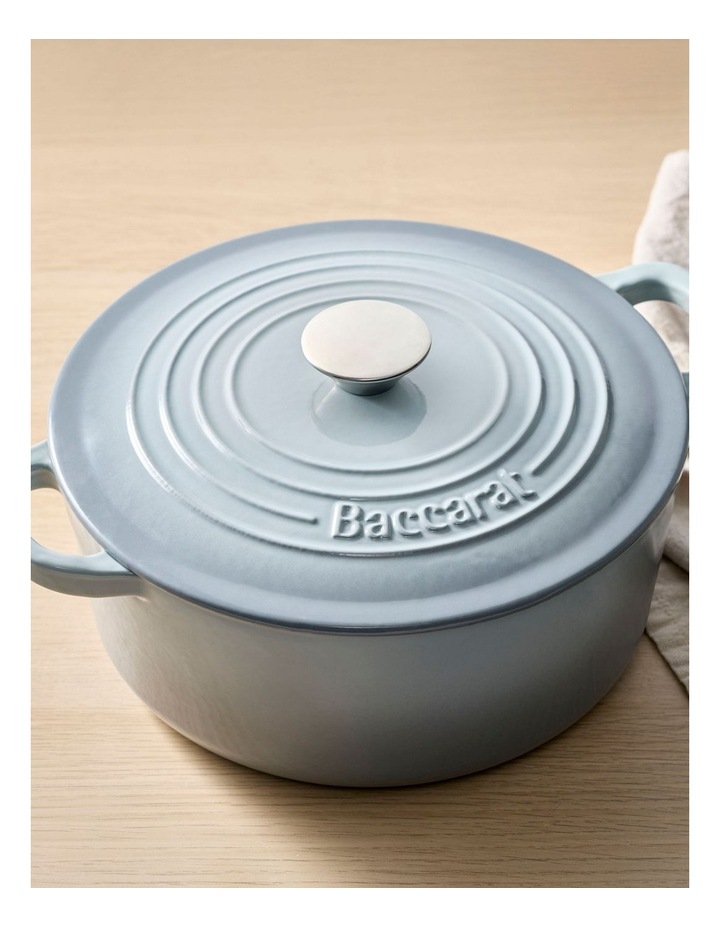 Baccarat Le Connoisseur Round French Oven 25cm 3.9L in Mist image 3