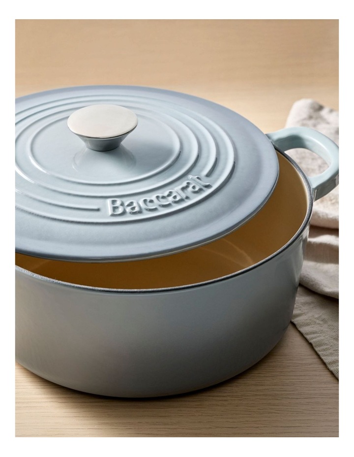 Baccarat Le Connoisseur Round French Oven 25cm 3.9L in Mist image 4