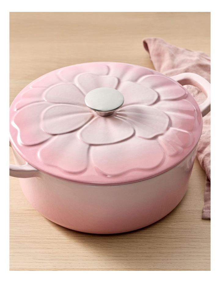 Baccarat Le Connoisseur Round French Oven with Flower Lid 25cm 3.9L in Pink image 3