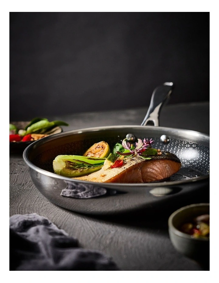 Triton Frypan 24cm in Silver image 5