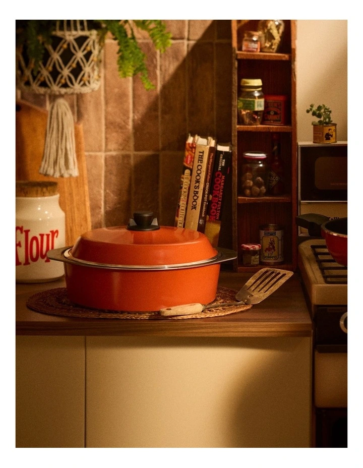 Bessemer Dutch Oven 32cm in Orange image 3