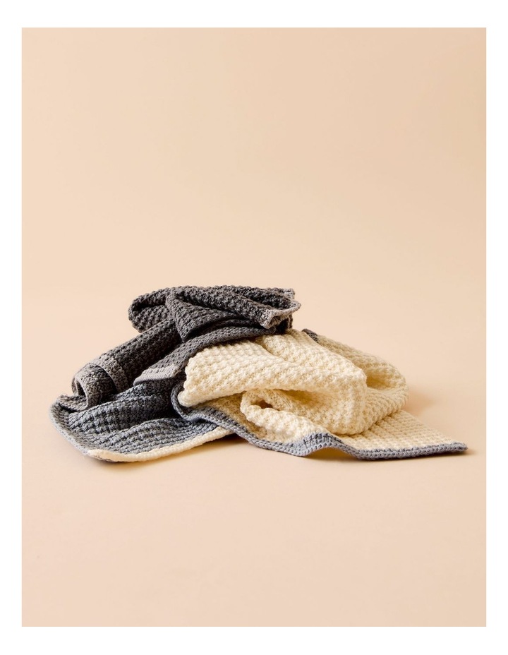 salt&pepper 2 Piece Knitted Washcloth Set in Marine image 2