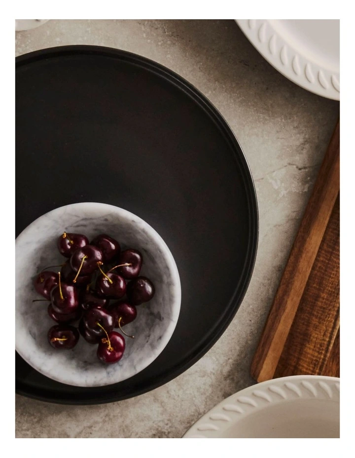 salt&pepper Riley Round Platter 34cm in Black image 7