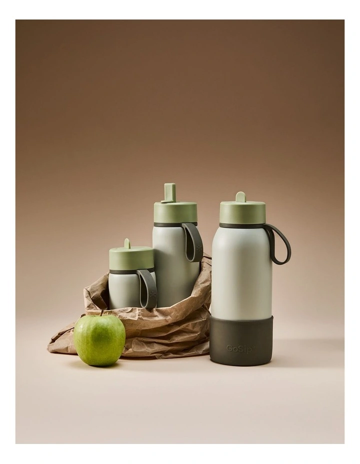 salt&pepper Gosip Ceramic Bottle 1L in Sage image 7