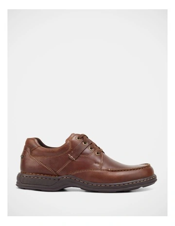 Randall II Shoes in Brown