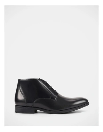 Invert Boots in Black