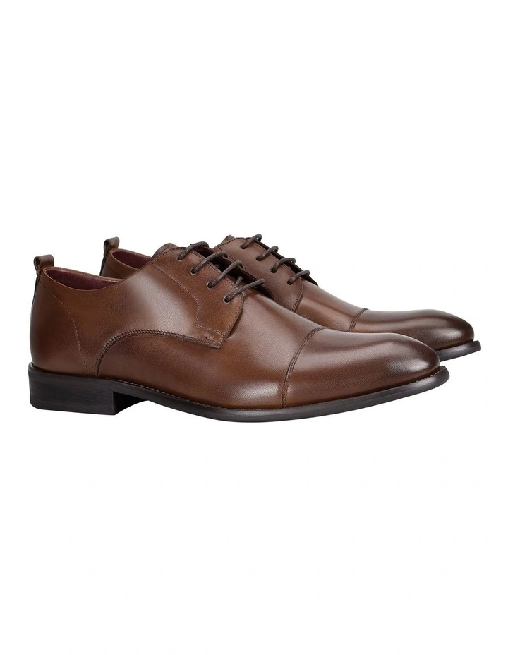 Optimize Shoe in Cognac image 2