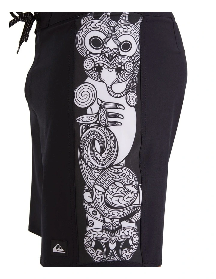 Surfsilk Marakihau Arch 18" Board Shorts in Black image 3