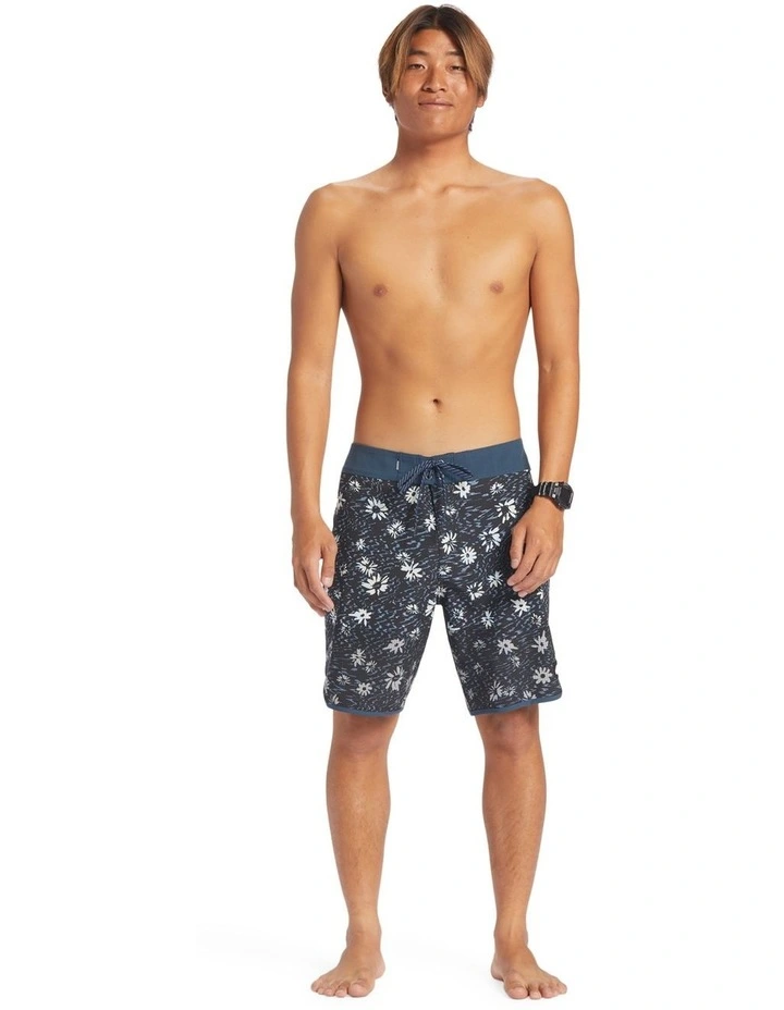 Highlite Scallop 19 Boardshorts in Midnight Navy image 5