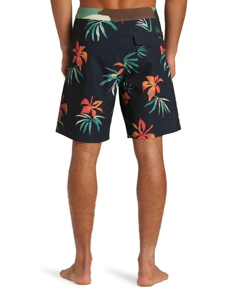 Highline Scallop 19" Boardshorts in Black image 2