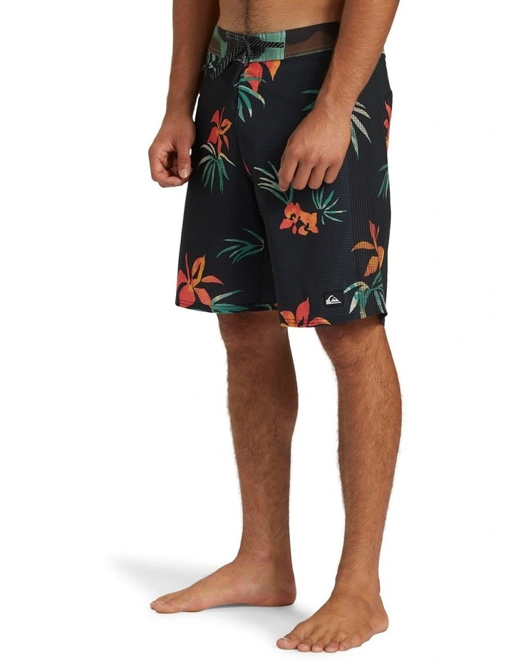 Highline Scallop 19" Boardshorts in Black image 3