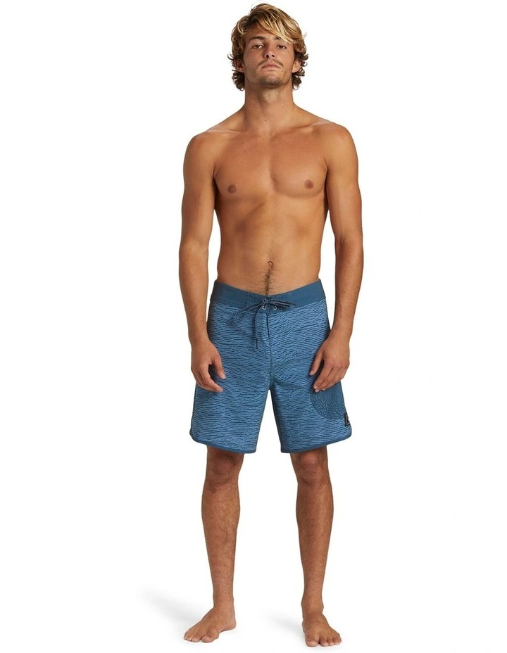 Scallop Blank Canvas 18'' Boardshorts in Midnight Navy image 5