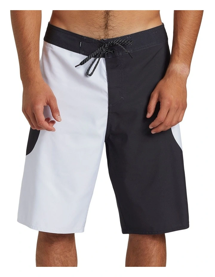 Everyday Griff Straight 21 Boardshorts in Black image 3
