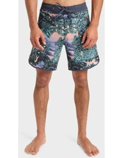 Surfsilk Scallop 18 Board Shorts in Black