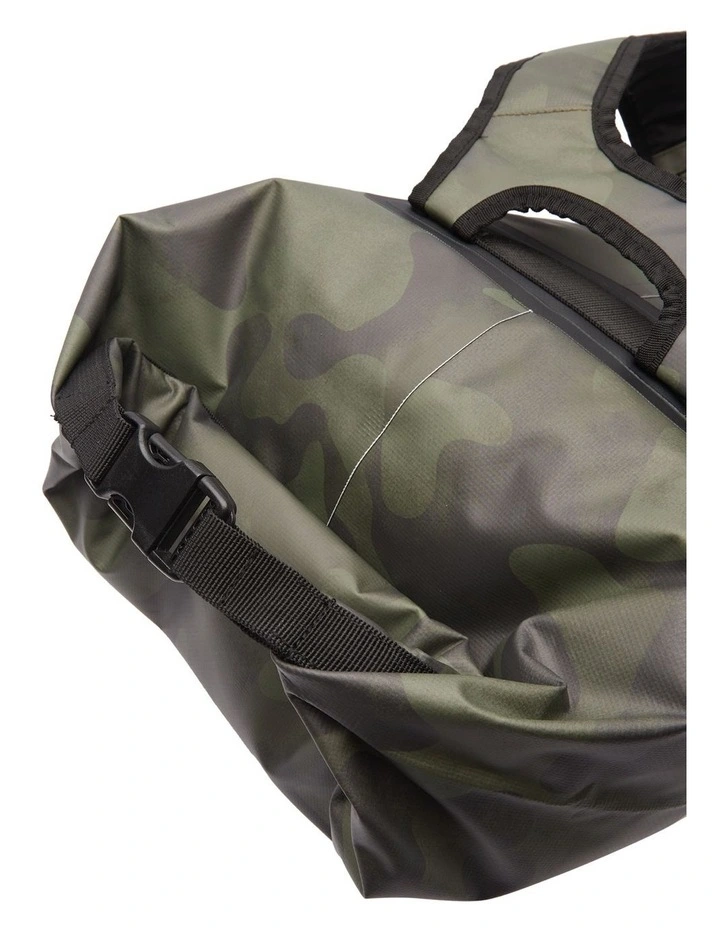 Sea Stash 20L Medium Surf Backpack in Black image 4